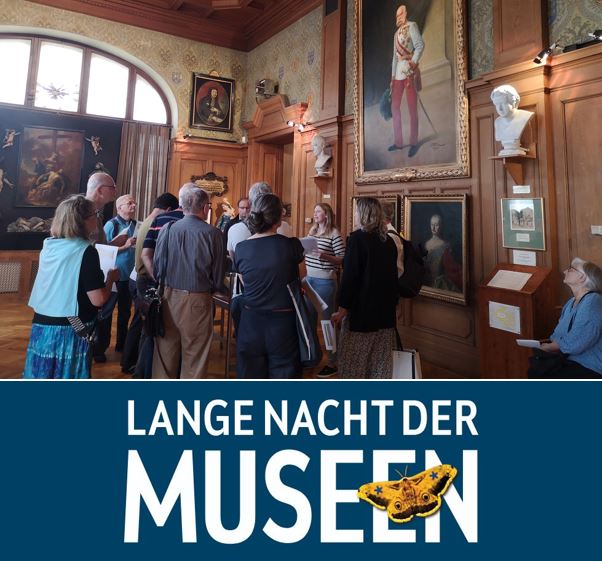 Viele Leute im Museum zur Langen Nacht